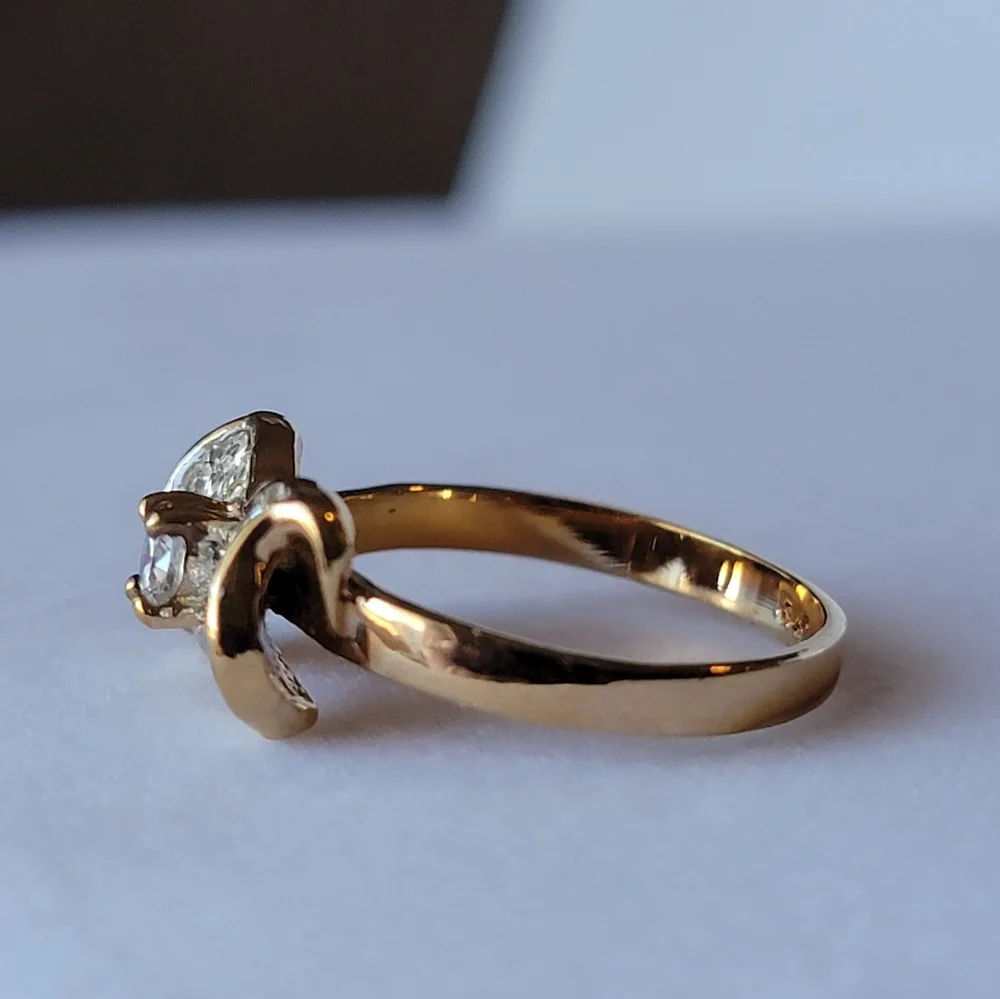 Vintage Bow Ring DAC Clear Diamond Like Stone Pave Gold Tone Size 6 ¼